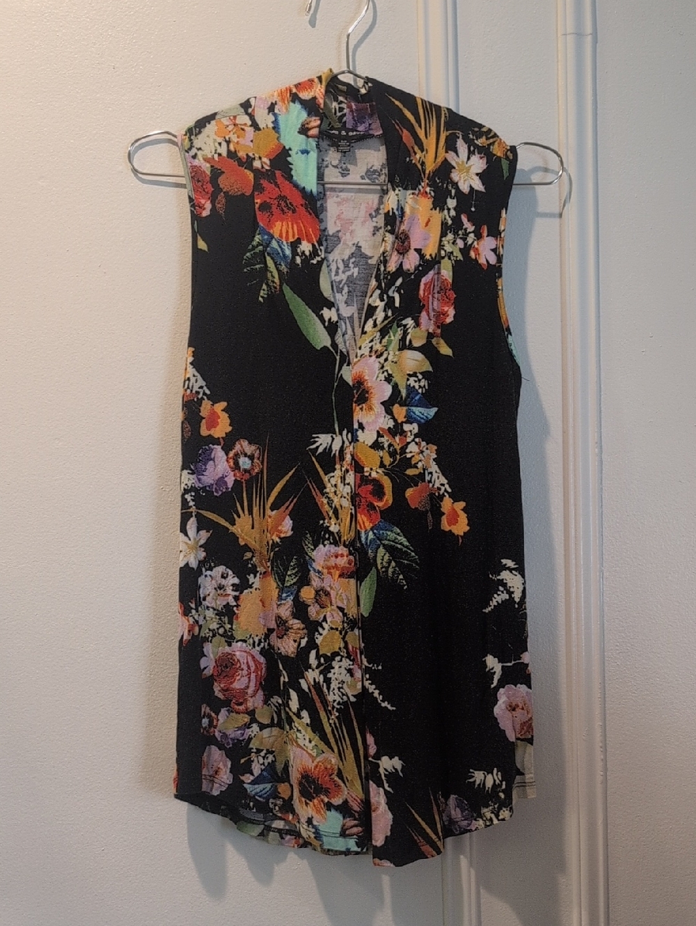Cable & Gauge Black Floral Sleeveless V-Neck Tunic
